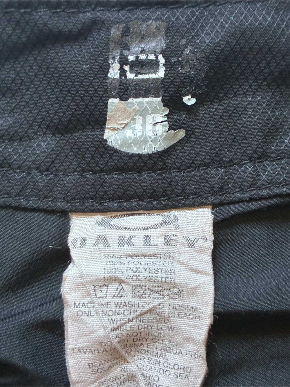 Y2K Men's Black Oakley Drawstring Cargo Swim Shorts - Size 30 - Picture 4 of 6